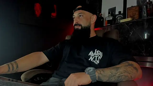 Snapshot of axxelrich_ chatting on 10/08/25, 05:46 axxelrich online show from 10/08/25, 05:46