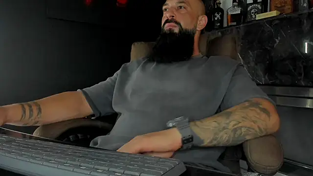 Snapshot of axxelrich_ chatting on 10/09/25, 05:57 axxelrich online show from 10/09/25, 05:57