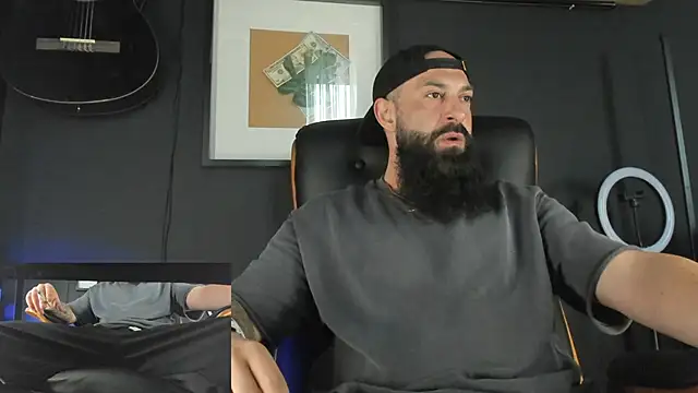 Snapshot of axxelrich_ chatting on 02/16/25, 06:32 axxelrich online show from 02/16/25, 06:32