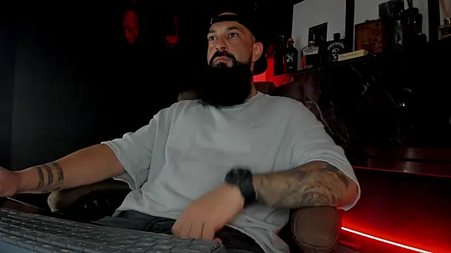 Snapshot of axxelrich_ chatting on 10/06/25, 04:24 axxelrich online show from 10/06/25, 04:24