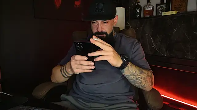 Snapshot of axxelrich_ chatting on 11/24/25, 04:56 axxelrich online show from 11/24/25, 04:56