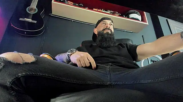 Snapshot of axxelrich_ chatting on 03/05/25, 10:00 axxelrich online show from 03/05/25, 10:00