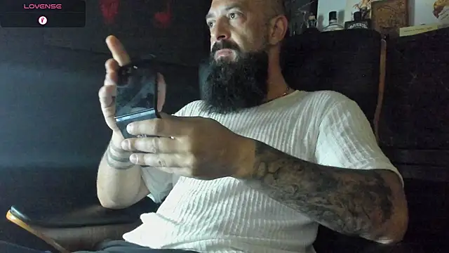 Snapshot of axxelrich_ chatting on 09/25/25, 03:01 axxelrich online show from 09/25/25, 03:01