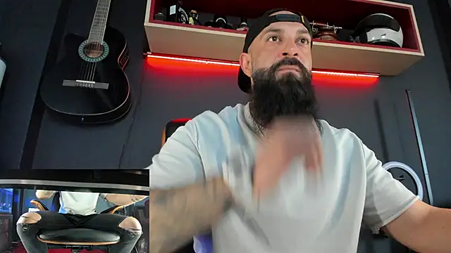 Snapshot of axxelrich_ chatting on 02/20/25, 06:06 axxelrich online show from 02/20/25, 06:06