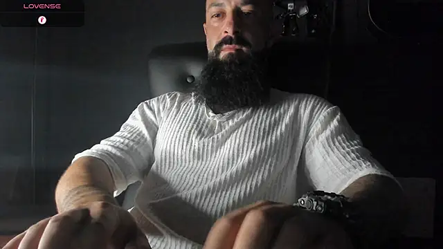 Snapshot of axxelrich_ chatting on 09/17/25, 05:48 axxelrich online show from 09/17/25, 05:48