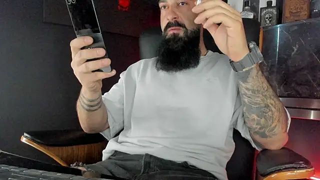 Snapshot of axxelrich_ chatting on 09/28/25, 05:14 axxelrich online show from 09/28/25, 05:14