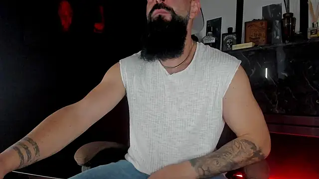 Snapshot of axxelrich_ chatting on 10/11/25, 05:19 axxelrich online show from 10/11/25, 05:19