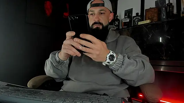 Snapshot of axxelrich_ chatting on 10/21/25, 04:01 axxelrich online show from 10/21/25, 04:01