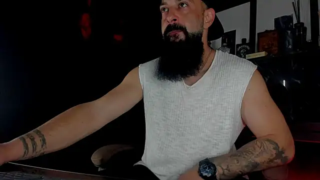 Snapshot of axxelrich_ chatting on 10/14/25, 04:35 axxelrich online show from 10/14/25, 04:35