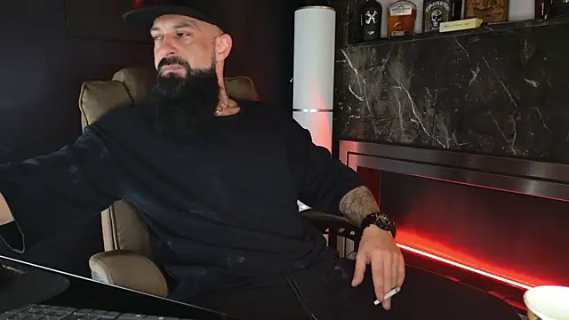 Snapshot of axxelrich_ chatting on 11/13/25, 04:27 axxelrich online show from 11/13/25, 04:27