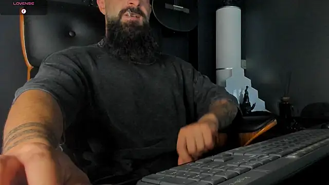 Snapshot of axxelrich_ chatting on 09/13/25, 05:29 axxelrich online show from 09/13/25, 05:29