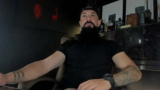 Snapshot of axxelrich_ chatting on 10/19/25, 03:42 axxelrich online show from 10/19/25, 03:42