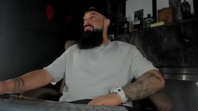 Snapshot of axxelrich_ chatting on 10/27/25, 05:08 axxelrich online show from 10/27/25, 05:08