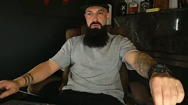 Snapshot of axxelrich_ chatting on 11/11/25, 04:40 axxelrich online show from 11/11/25, 04:40