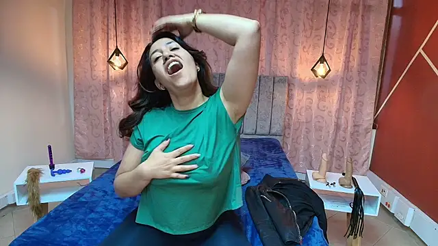 VioletaScott  online show from 09/26/25, 02:57