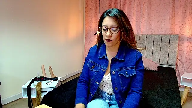 VioletaScott  online show from 03/21/25, 01:45