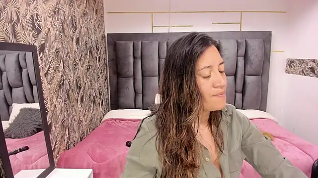 VioletaScott  online show from 12/17/25, 02:44