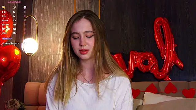 LoraineLuff online show from 02/16/25, 09:05