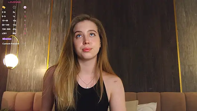 LoraineLuff online show from 03/12/25, 09:13