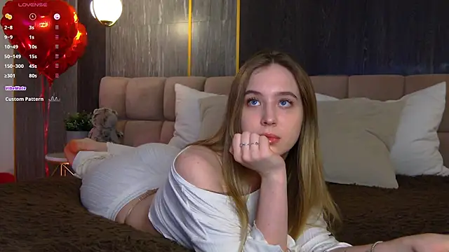 LoraineLuff online show from 02/23/25, 02:35