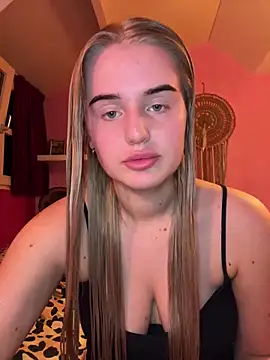Snapshot of yourhornyslut chatting on 03/19/25, 08:32 yourhornyslut online show from 03/19/25, 08:32