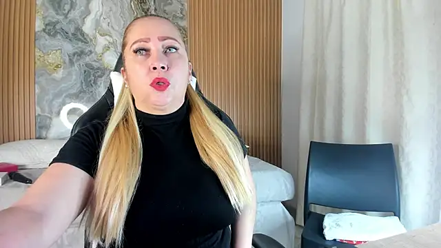 Danna topless online show from 12/05/25, 12:04