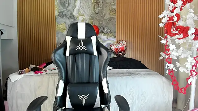 Danna topless online show from 03/19/26, 12:05