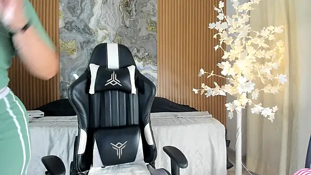 Danna topless online show from 03/25/26, 12:04