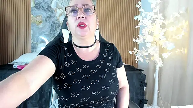 Snapshot of Danna_topless chatting on 04/23/26, 12:11 Danna topless online show from 04/23/26, 12:11