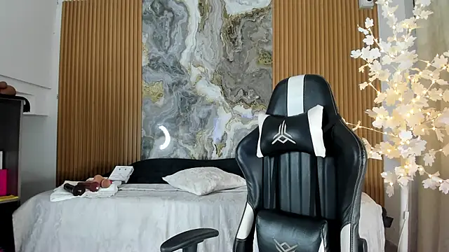 Danna topless online show from 03/27/26, 12:06