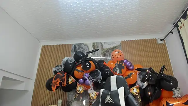 Danna topless online show from 10/25/25, 12:04