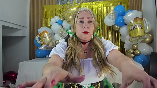 Danna topless online show from 09/22/25, 12:11