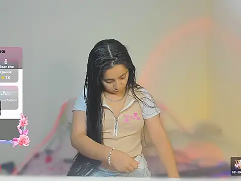 Snapshot of litle_mily_ chatting on 11/13/25, 08:46 litle mily online show from 11/13/25, 08:46