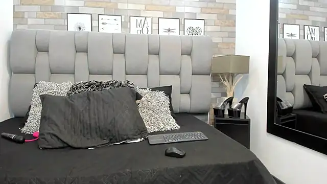 KariinaTaylor online show from 06/12/26, 07:11