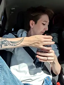 lovelylucyy online show from 10/02/25, 05:49