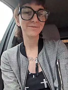 lovelylucyy online show from 12/21/25, 07:59