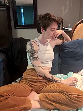 lovelylucyy online show from 09/25/25, 10:38