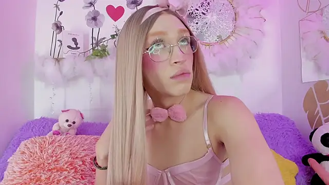 Snapshot of Ariadna_Evangeline chatting on 12/20/25, 06:38 Ariadna Evangeline online show from 12/20/25, 06:38