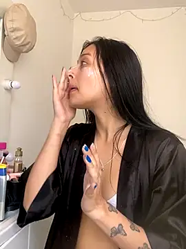 Charlotte greys online show from 11/11/25, 06:47