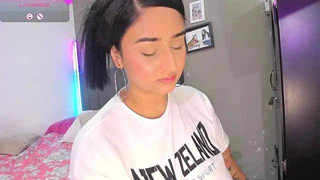 curvy jhacky online show from 02/09/25, 03:53