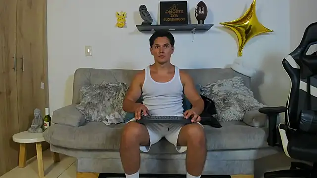 Snapshot of julian_wallace chatting on 11/13/25, 05:17 julian wallace online show from 11/13/25, 05:17