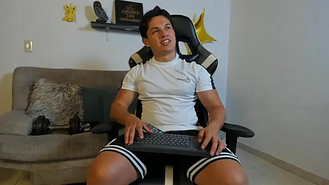 Snapshot of julian_wallace chatting on 11/19/25, 09:48 julian wallace online show from 11/19/25, 09:48