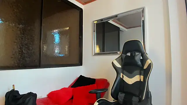 Snapshot of julian_wallace chatting on 02/28/26, 08:08 julian wallace online show from 02/28/26, 08:08