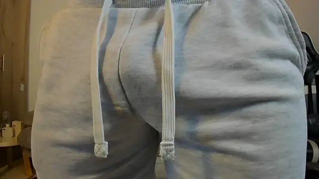 Snapshot of julian_wallace chatting on 09/26/25, 02:57 julian wallace online show from 09/26/25, 02:57