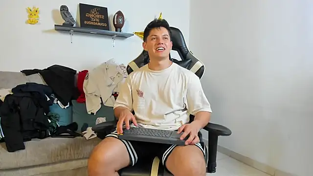 Snapshot of julian_wallace chatting on 10/23/25, 07:12 julian wallace online show from 10/23/25, 07:12