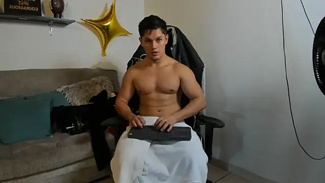 Snapshot of julian_wallace chatting on 10/13/25, 07:15 julian wallace online show from 10/13/25, 07:15