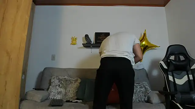 Snapshot of julian_wallace chatting on 09/13/25, 07:58 julian wallace online show from 09/13/25, 07:58