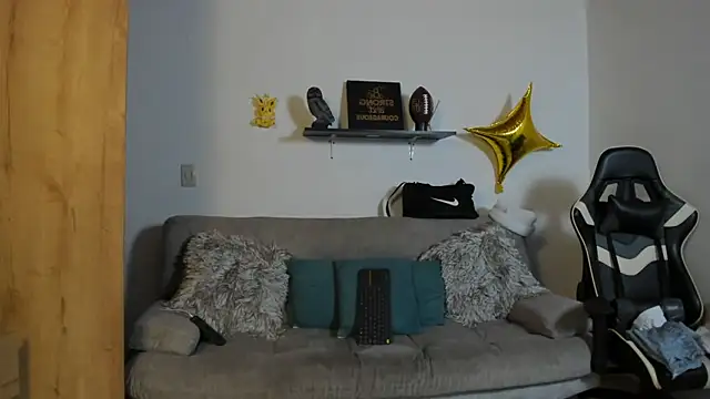 Snapshot of julian_wallace chatting on 11/25/25, 03:01 julian wallace online show from 11/25/25, 03:01