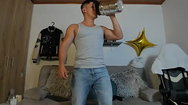 Snapshot of julian_wallace chatting on 10/05/25, 08:21 julian wallace online show from 10/05/25, 08:21