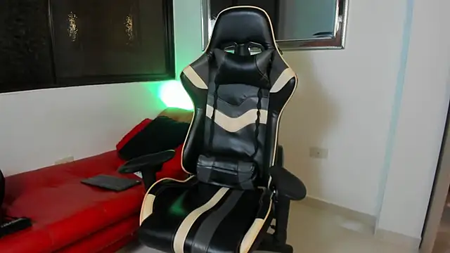 Snapshot of julian_wallace chatting on 02/25/26, 02:45 julian wallace online show from 02/25/26, 02:45